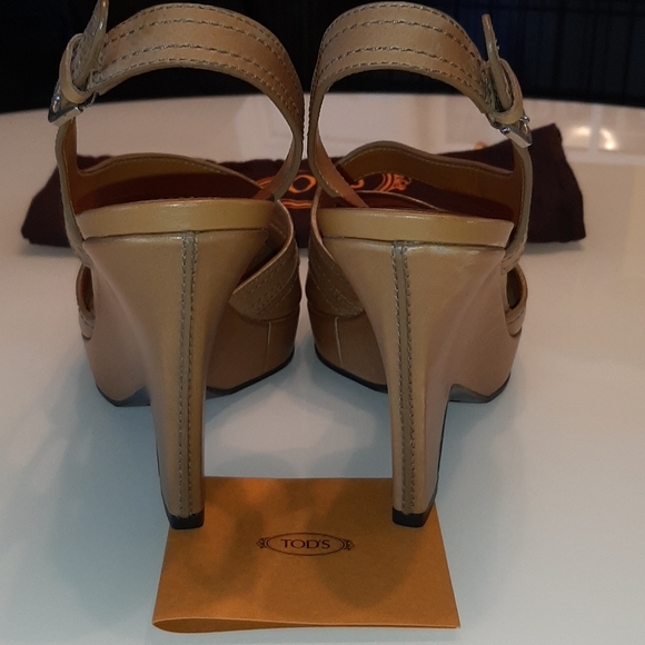 NWOT Tods tan/caramel leather wedges - Picture 8 of 10